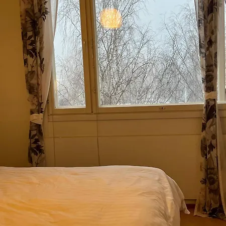 2 Bedrooms Flat At Train Station Lägenhet *