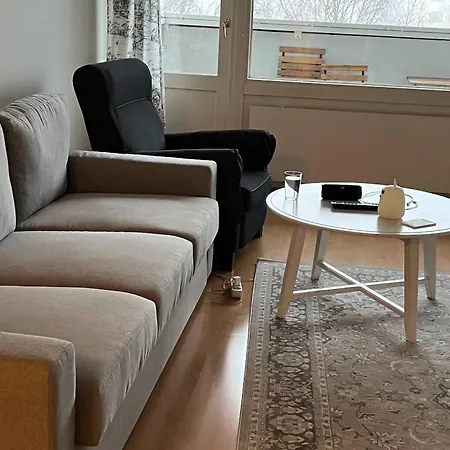 2 Bedrooms Flat At Train Station Vanda