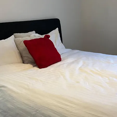 2 Bedrooms Flat At Train Station Vanda